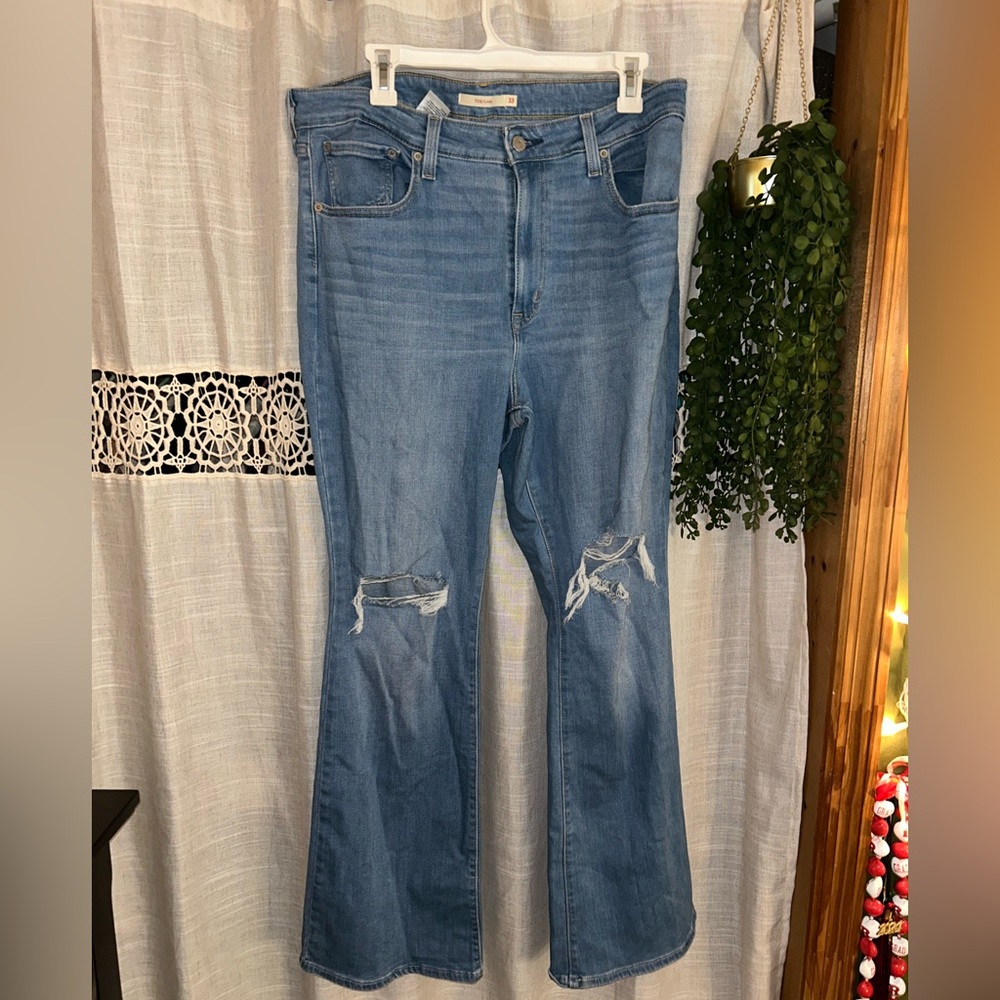 Women's Levi’s Blue Distressed Jeans